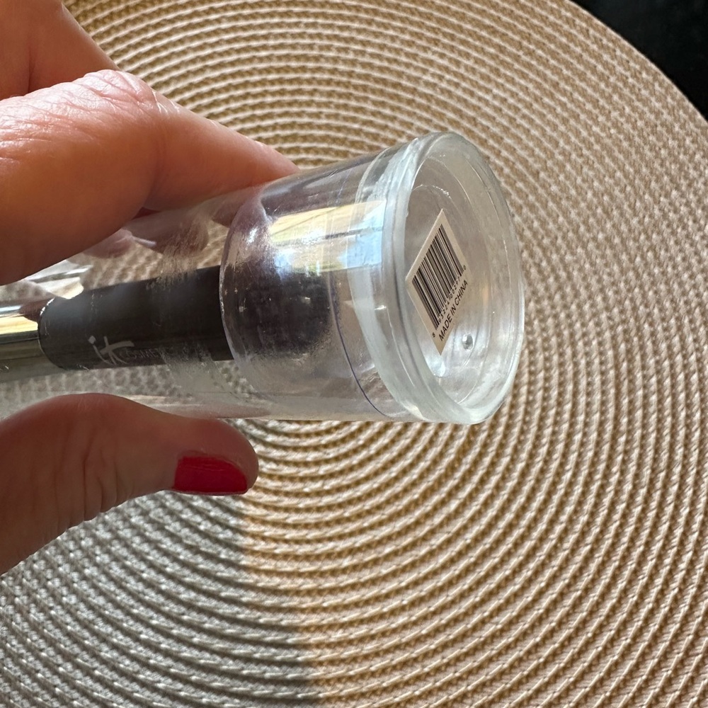IT Heavenly Luxe wand ball powder brush - Picture 6 of 10